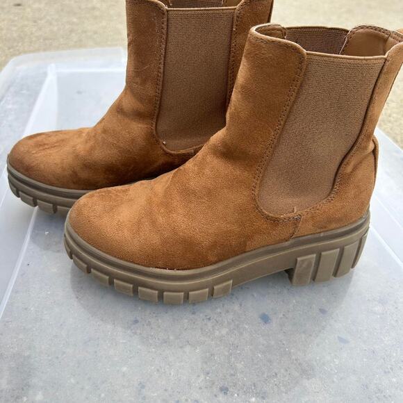 Tan suede ankle boots - Picture 1 of 2